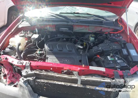 2002 Ford Escape Xlt z USA, uszkodzony, nr VIN 1FMYU031X2KA95567